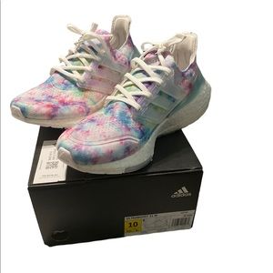Womens size 10 Adidas PrimeBlue UltraBoost 21